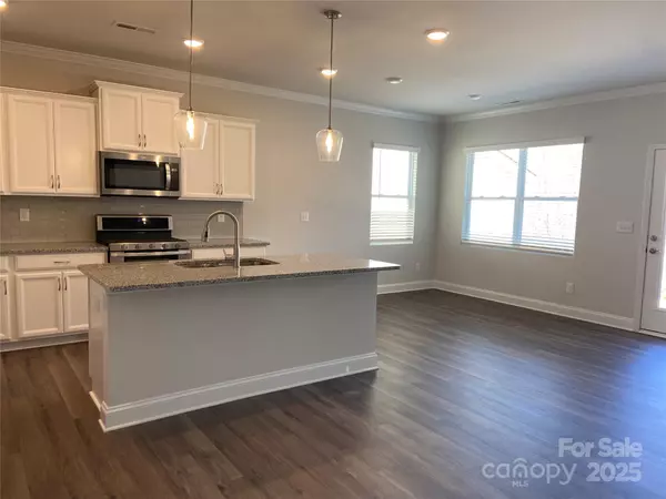 Waxhaw, NC 28173,4909 Helmsworth DR #100