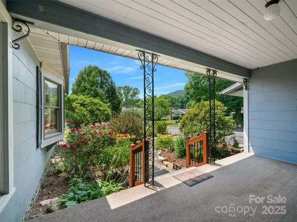 Burnsville, NC 28714,12 Robertson ST