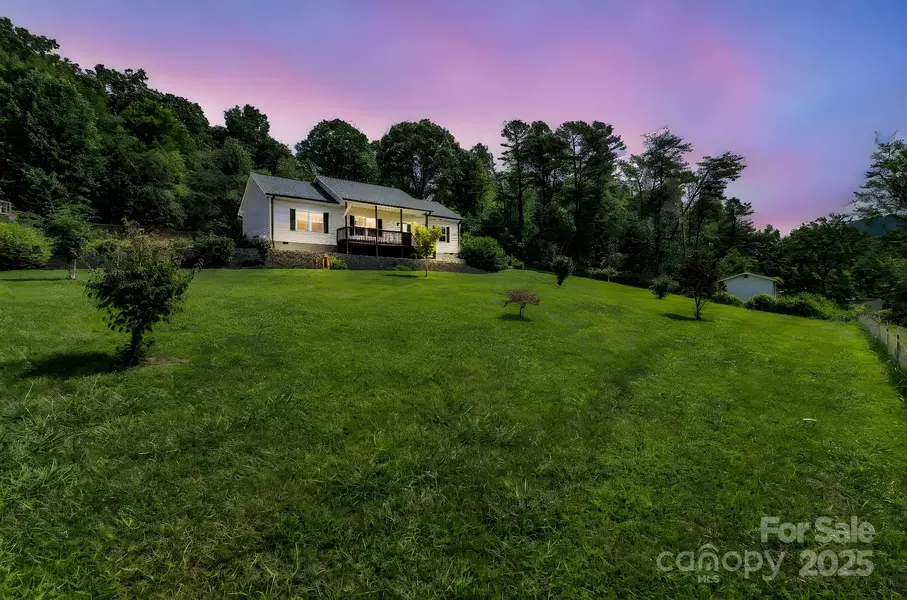 220 Bee Ridge RD, Asheville, NC 28803