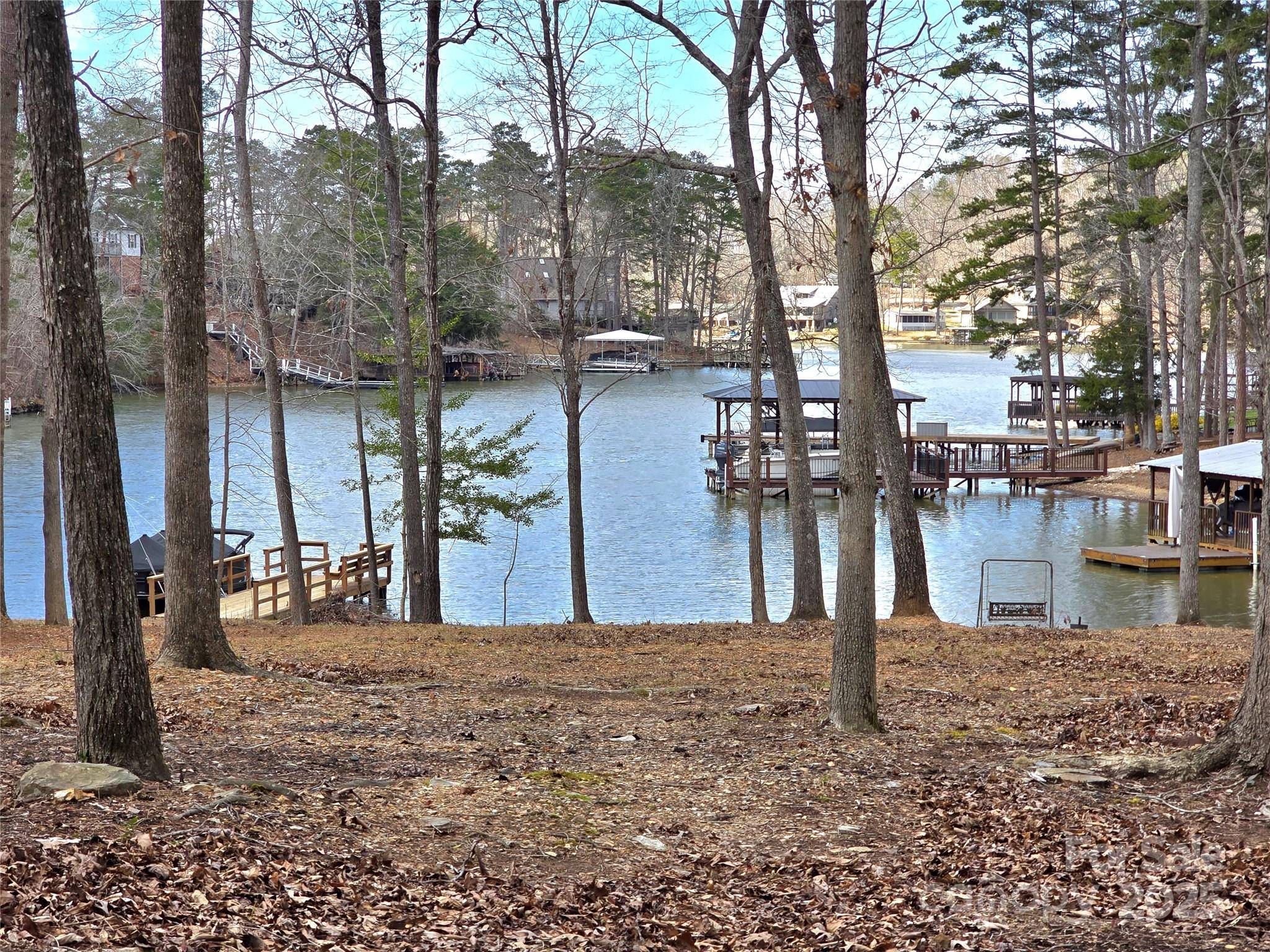 140 Sanford LN, Badin Lake, NC 28127