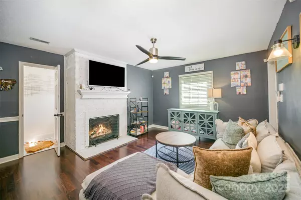 3016 Heathcroft CT, Charlotte, NC 28269