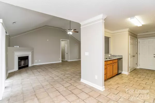Matthews, NC 28104,818 White Oak LN