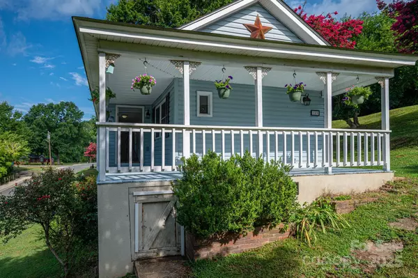 109 Riverside DR, Cramerton, NC 28032
