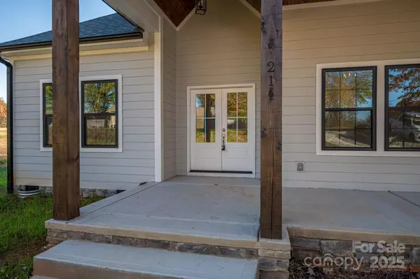 Maiden, NC 28650,211 Golf Course RD