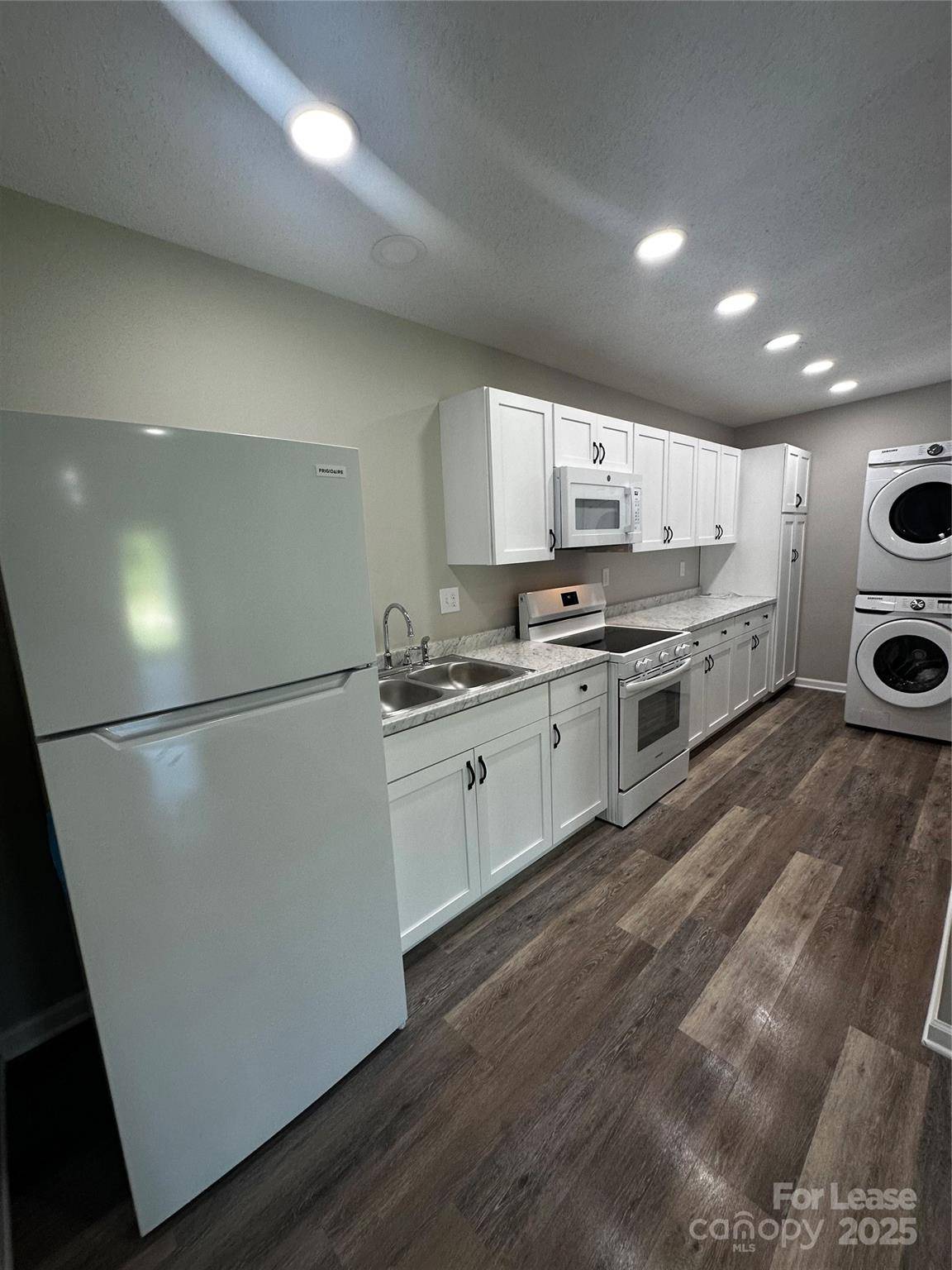 Marion, NC 28752,39 Hawkins RD #2