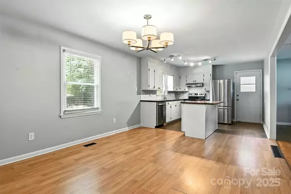 Hickory, NC 28602,632 7th Avenue PL SE