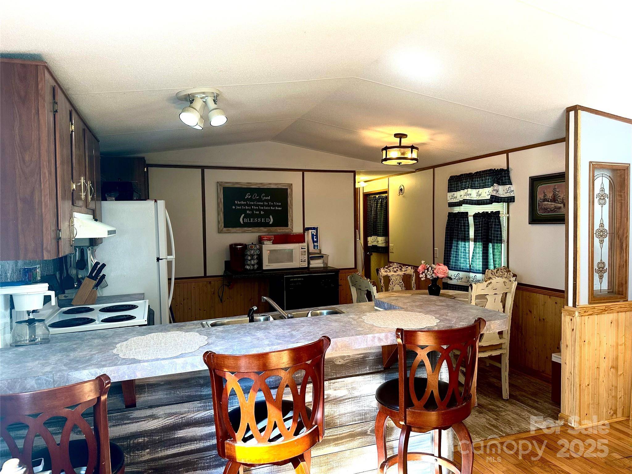 Spruce Pine, NC 28777,492 Chestnut Mountain RD