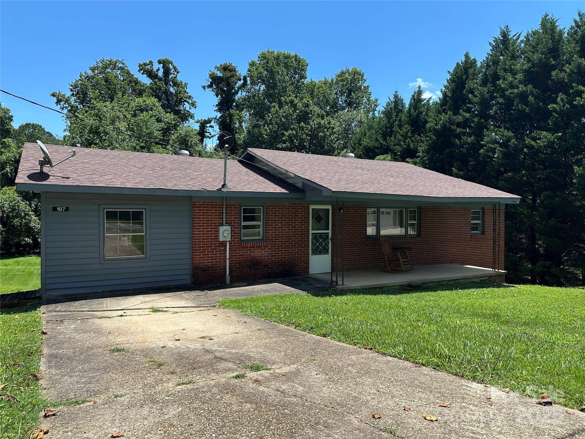 Nebo, NC 28761,107 E Hunt DR
