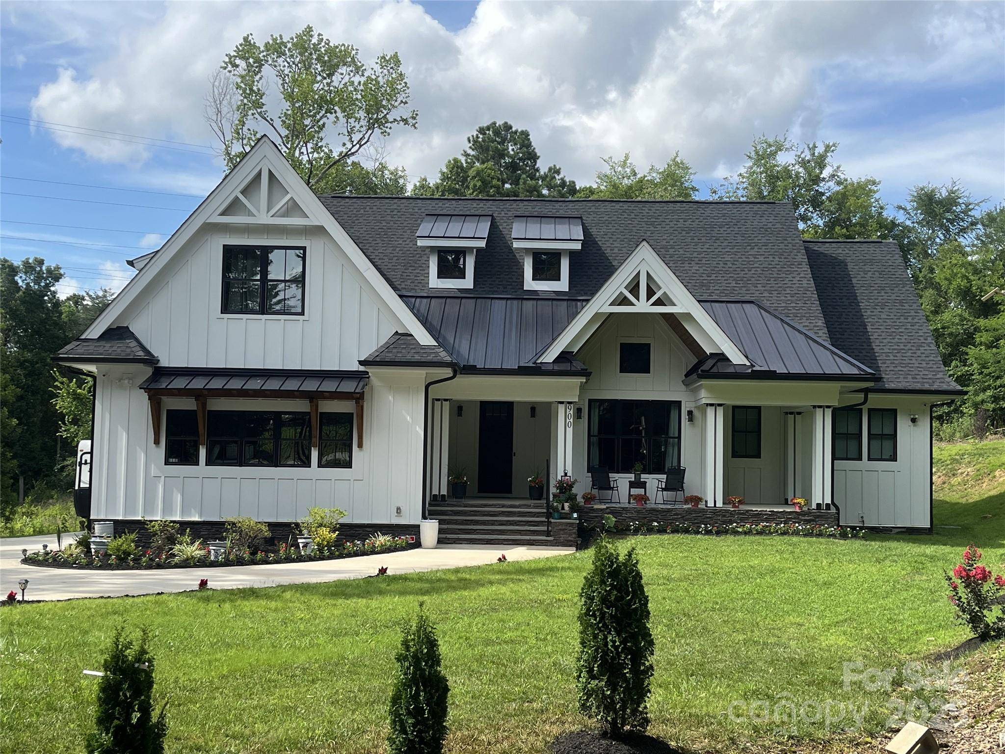 Charlotte, NC 28262,900 Houston Heights RD