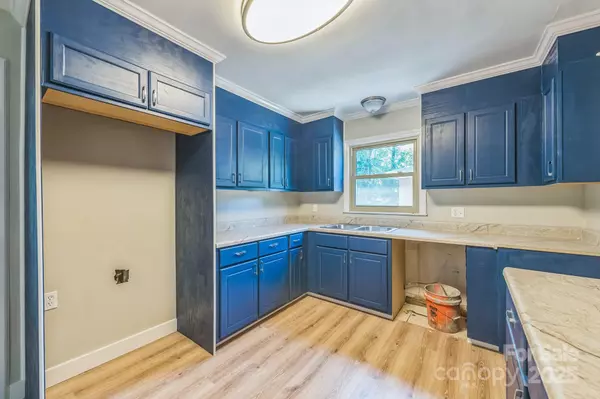 Charlotte, NC 28215,5326 Dolphin LN #10