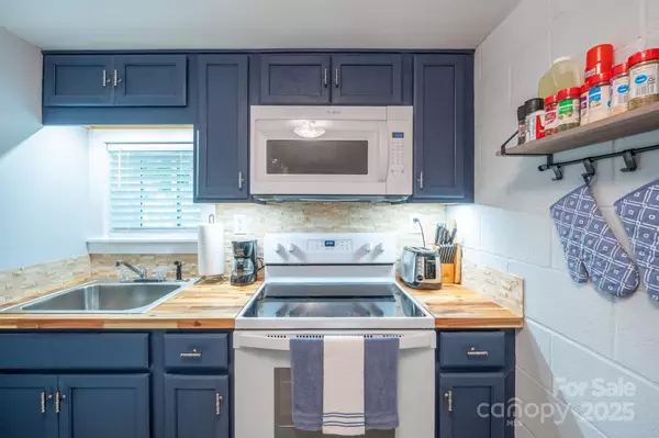 Newland, NC 28657,2777 Hickory Nut Gap RD