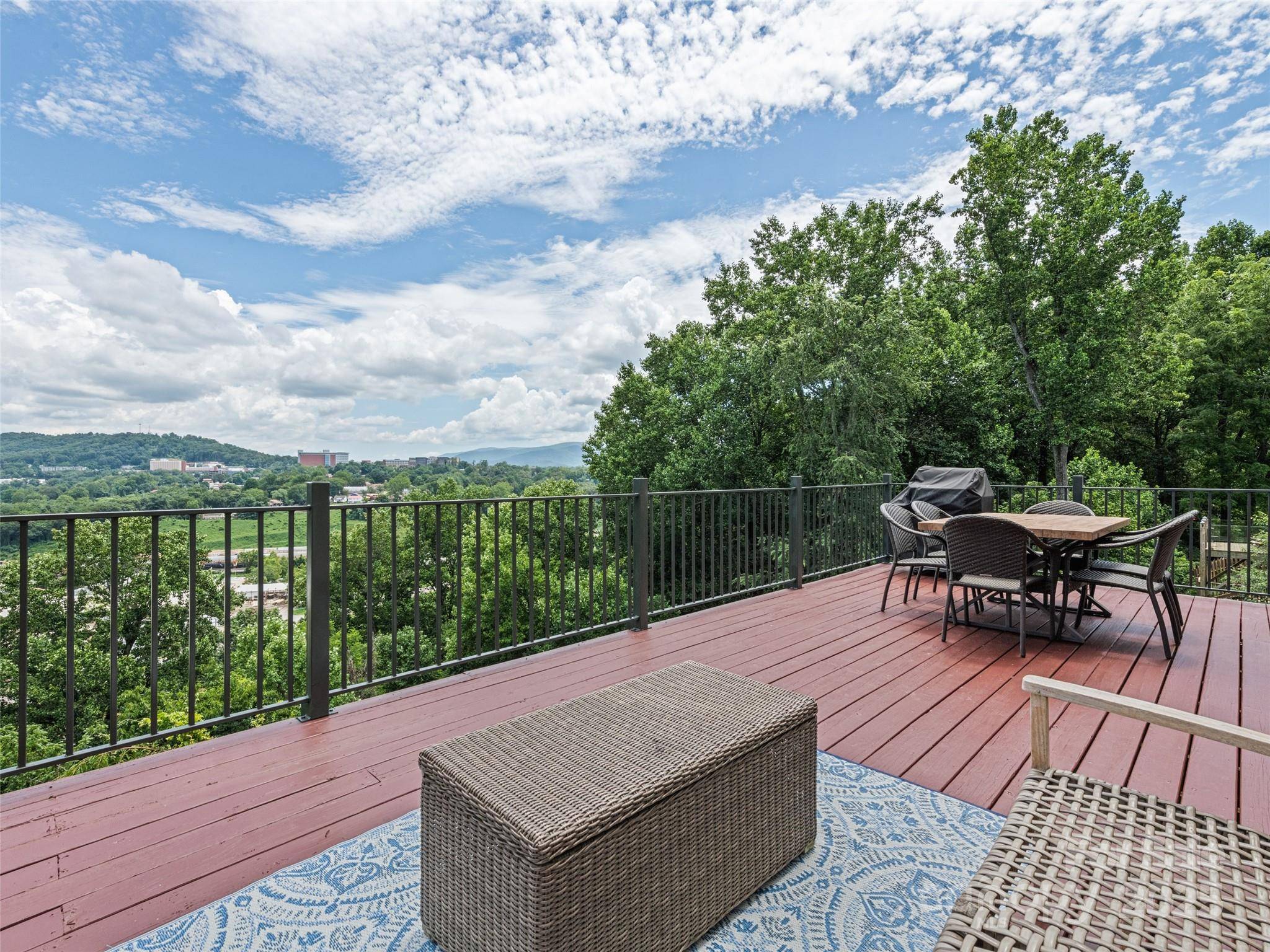 Asheville, NC 28806,32 Grandview DR
