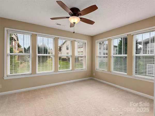 Hendersonville, NC 28792,1906 Deermouse WAY