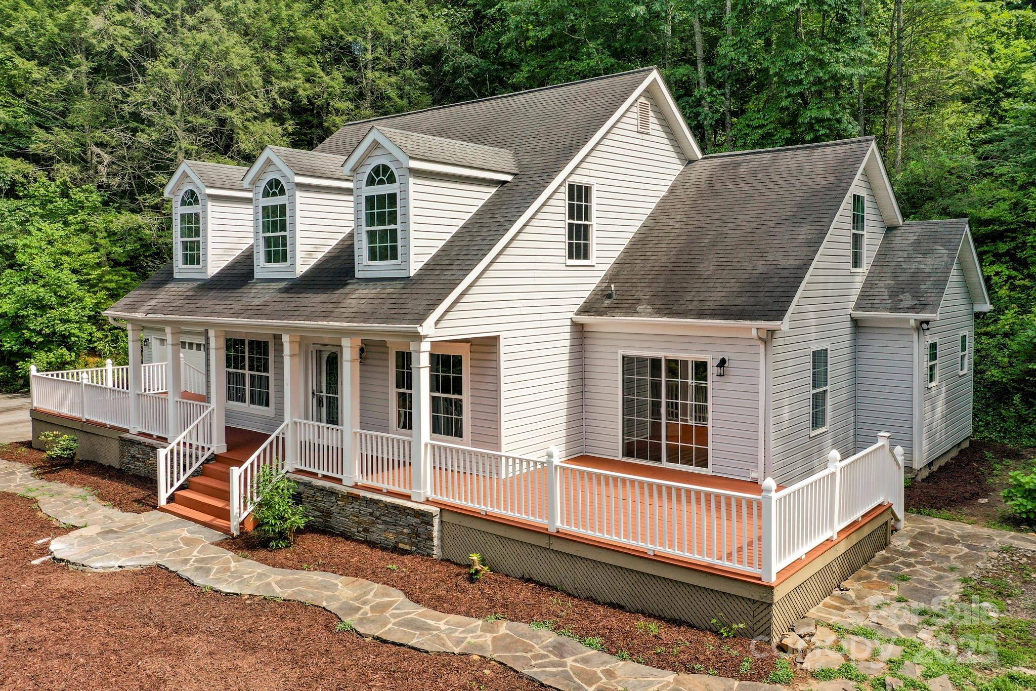 Lake Lure, NC 28746,402 Sweetbriar RD N