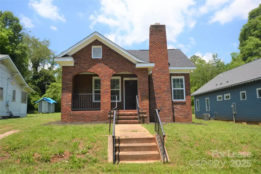 1012 Vanizer ST, Charlotte, NC 28208