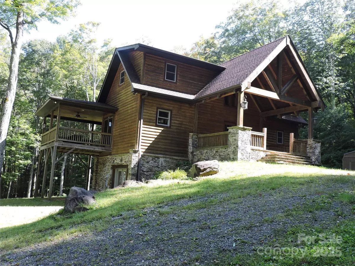 Bakersville, NC 28705,103 Chucks LN