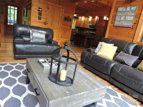 Bakersville, NC 28705,103 Chucks LN