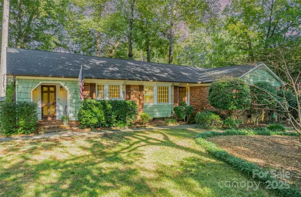 5811 Doncaster DR,  Charlotte,  NC 28211