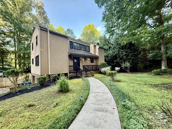 Hickory, NC 28601,430 17th Avenue DR NE