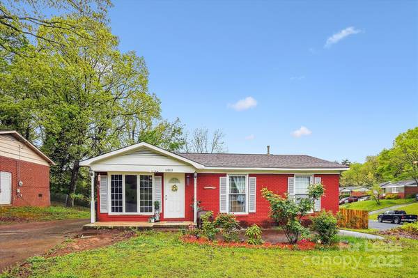 6800 Deanwood PL, Charlotte, NC 28217