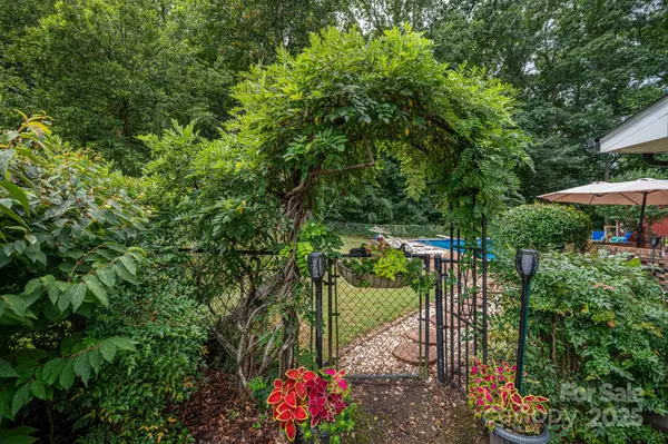 Bessemer City, NC 28016,504 E Iowa AVE