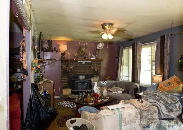 Burnsville, NC 28714,153 Moonshine Mountain RD