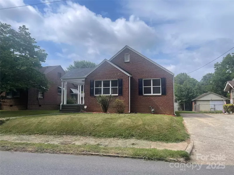 823 Lincolnton RD, Salisbury, NC 28144