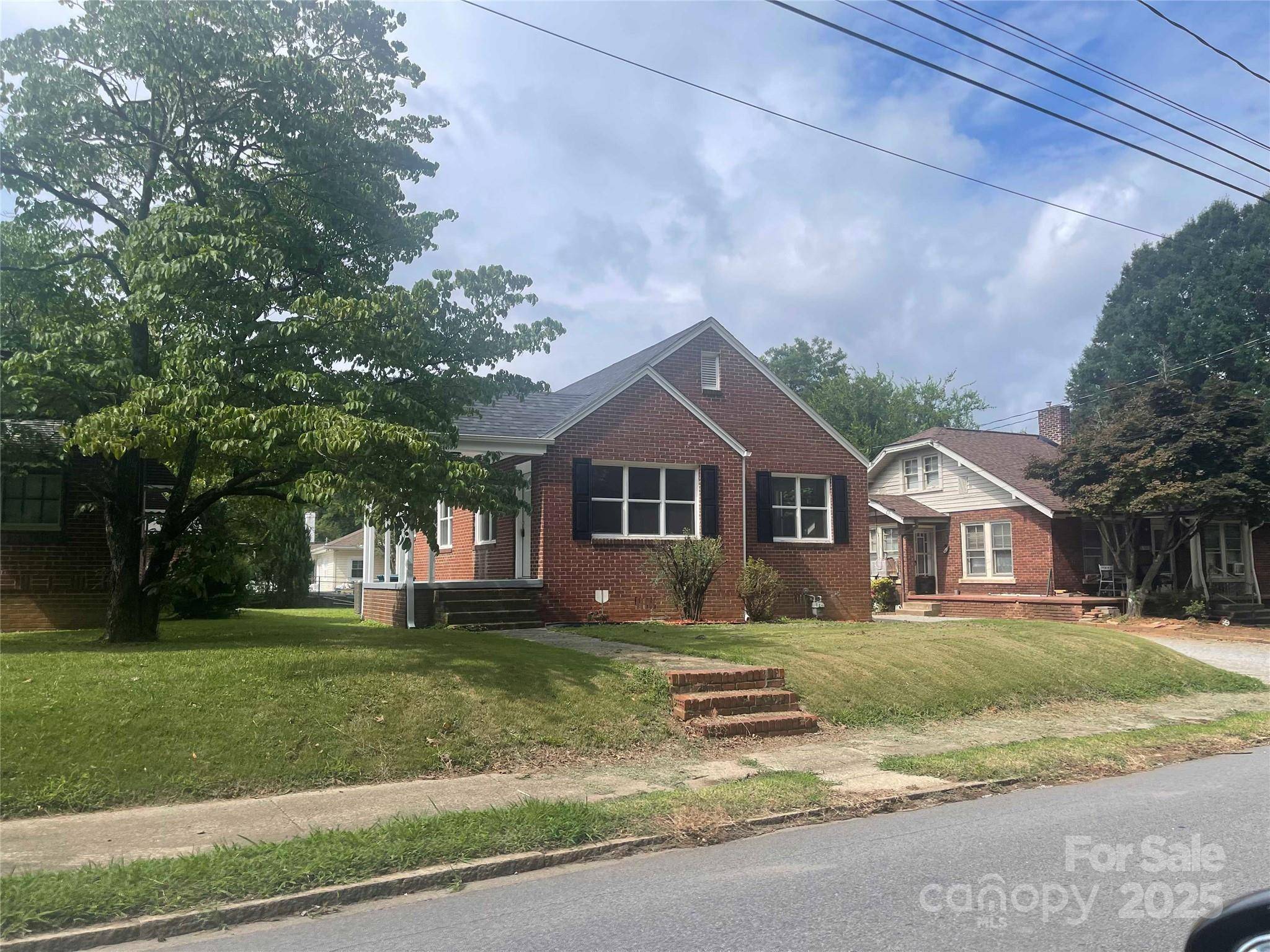 Salisbury, NC 28144,823 Lincolnton RD