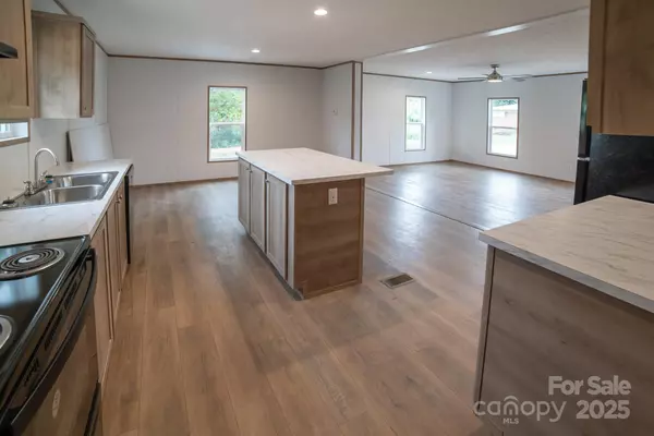 Lenoir, NC 28645,1909 Parkwood DR