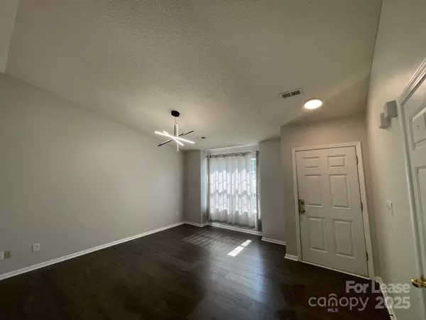 Hickory, NC 28602,1963 8th Street LN SE