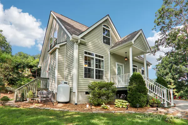 Hendersonville, NC 28792,387 Goodview DR