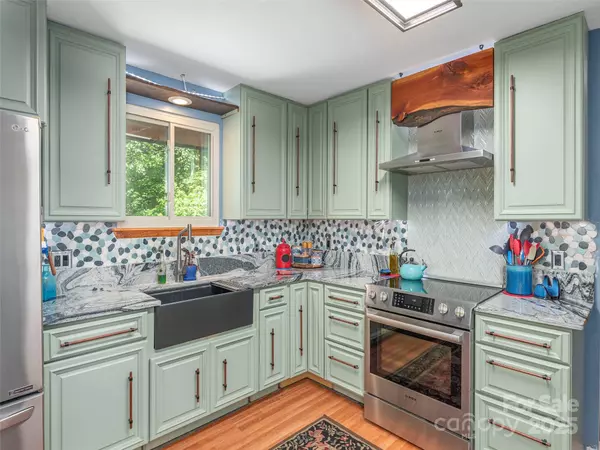 160 Tracy PL, Clyde, NC 28721
