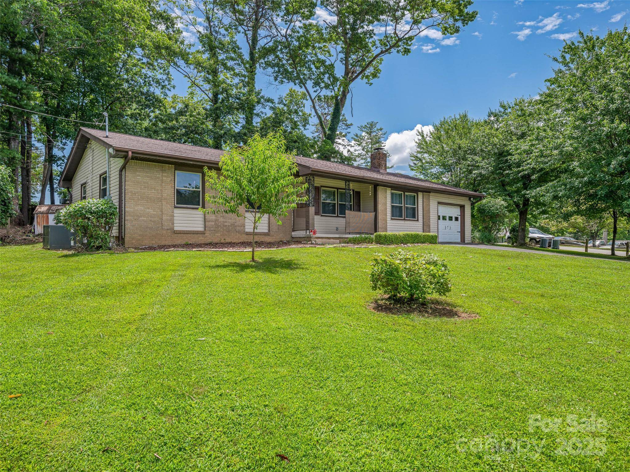 Hendersonville, NC 28792,131 Maywood RD