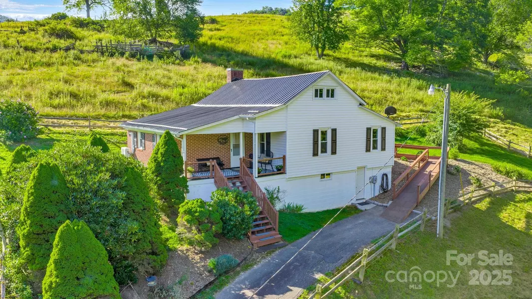 922 Prathers Creek Church RD, Laurel Springs, NC 28644