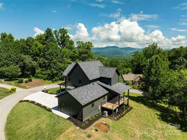 Hendersonville, NC 28792,253 Eagles Eye DR