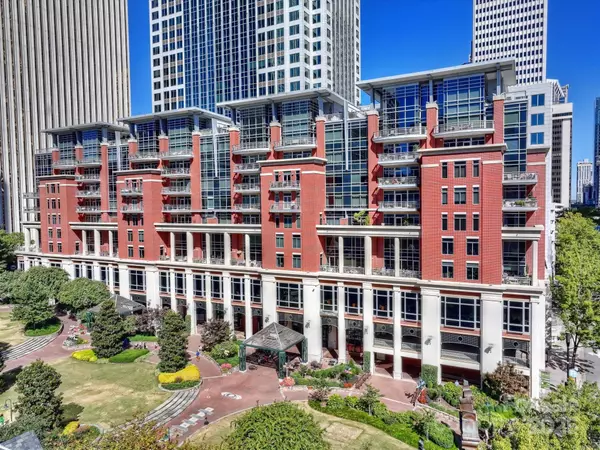 Charlotte, NC 28202,435 S Tryon ST #307