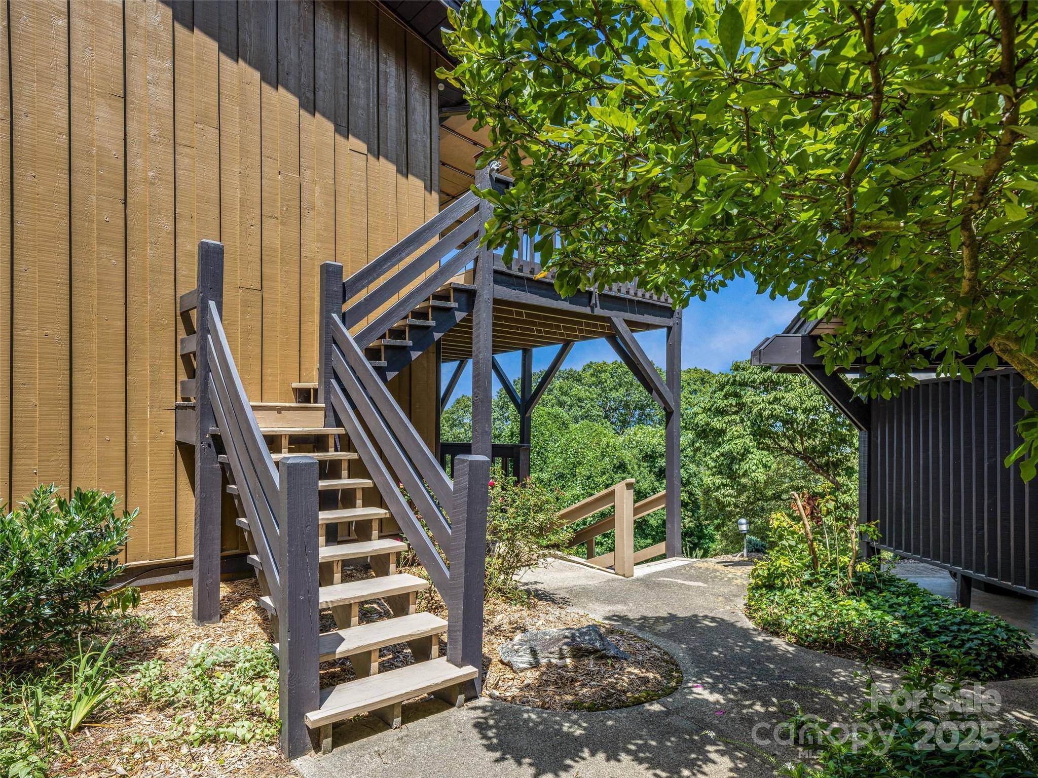 Hendersonville, NC 28739,128 Country Ridge RD