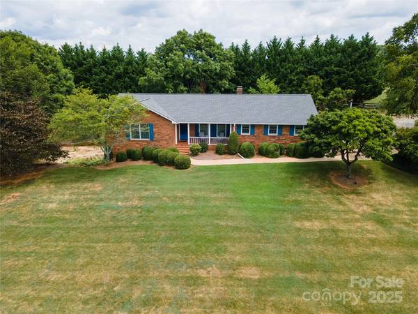 312 Lister RD, Landrum, SC 29356