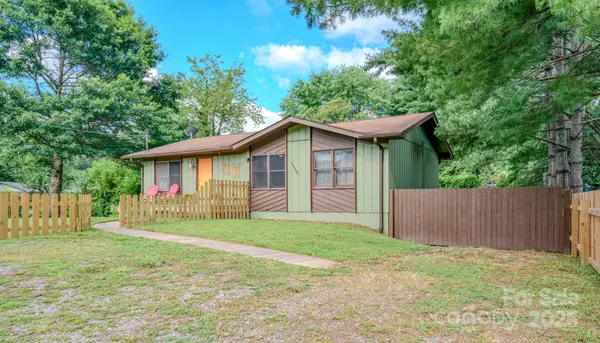 204 Oakdale RD, Waynesville, NC 28786