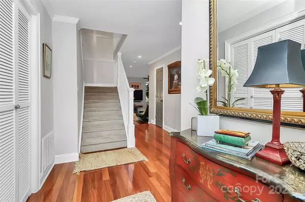 Charlotte, NC 28210,5803 Sharon RD