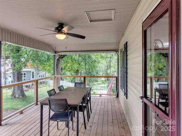 Waynesville, NC 28786,340 Mauney Cove RD