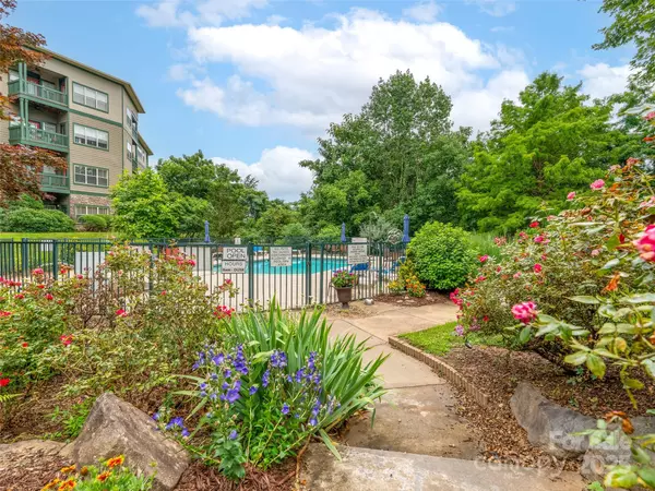 Asheville, NC 28805,9 Kenilworth Knoll #420