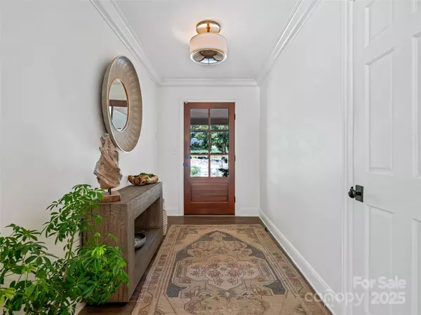 Asheville, NC 28804,13 Robinhood RD