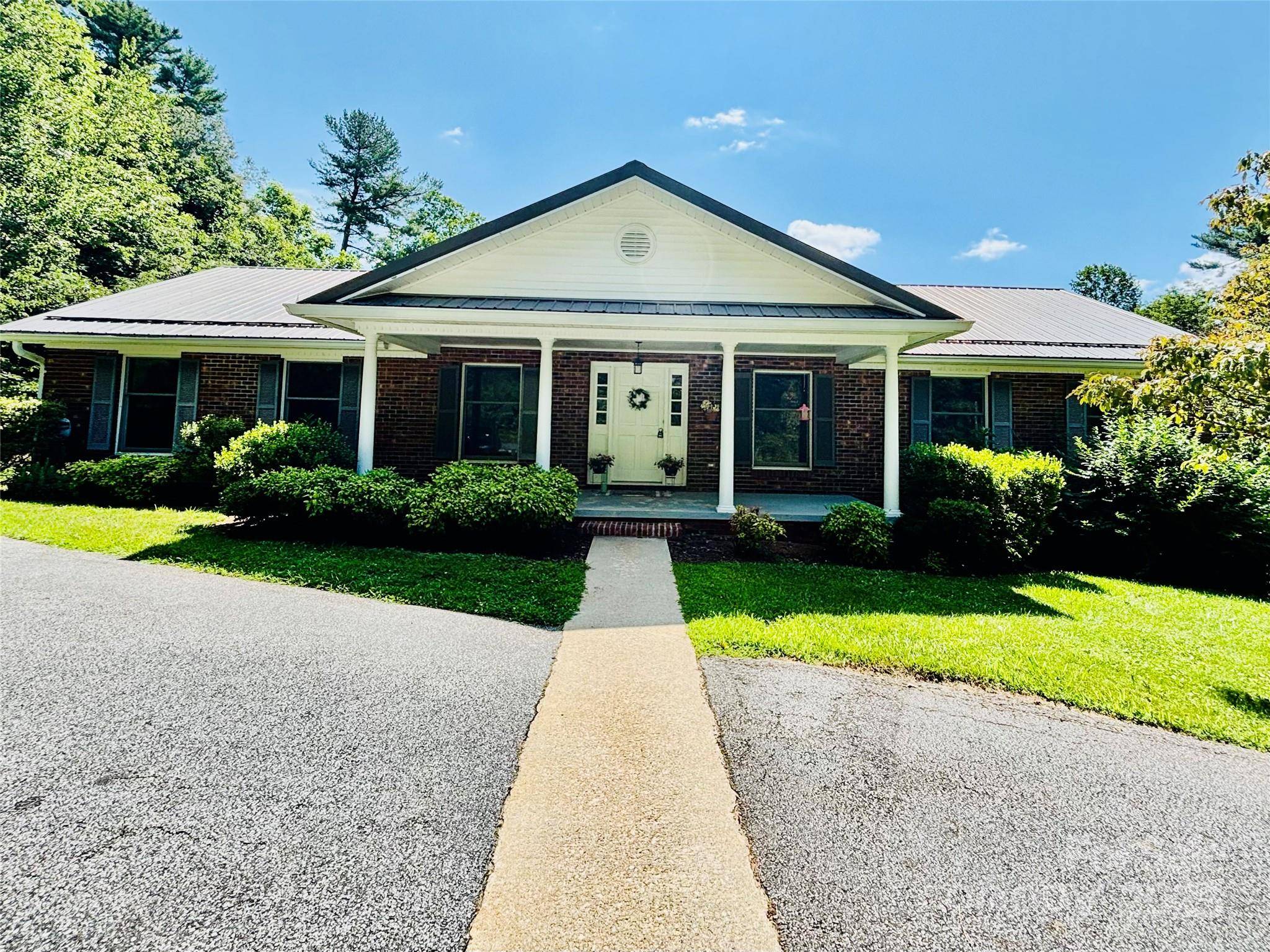 Saluda, NC 28773,328 Melody LN