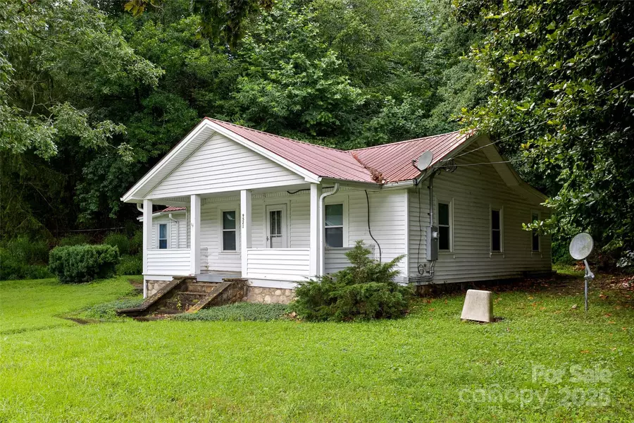 9521 Cruso RD, Canton, NC 28716
