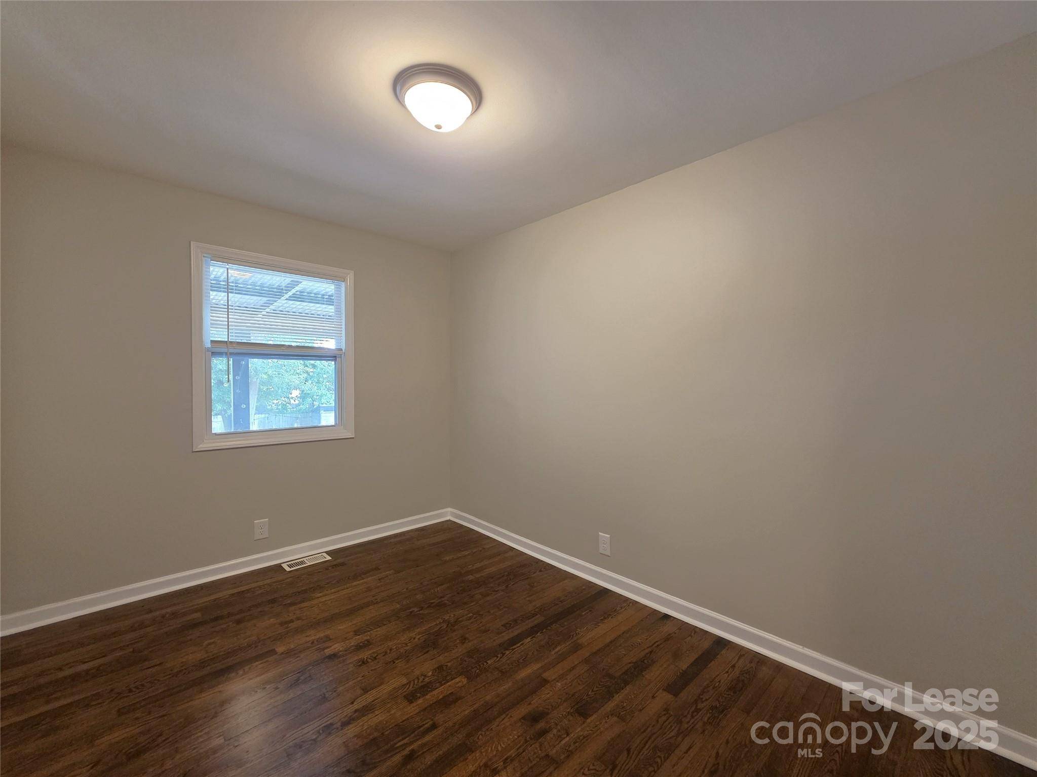 Charlotte, NC 28208,710 September LN