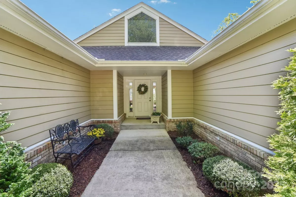 Flat Rock, NC 28731,320 Dawnbrook DR
