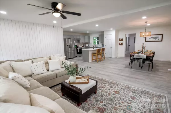 2518 Cove Creek DR, Gastonia, NC 28056