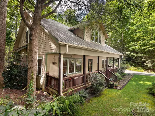Hendersonville, NC 28792,264 Charming LN