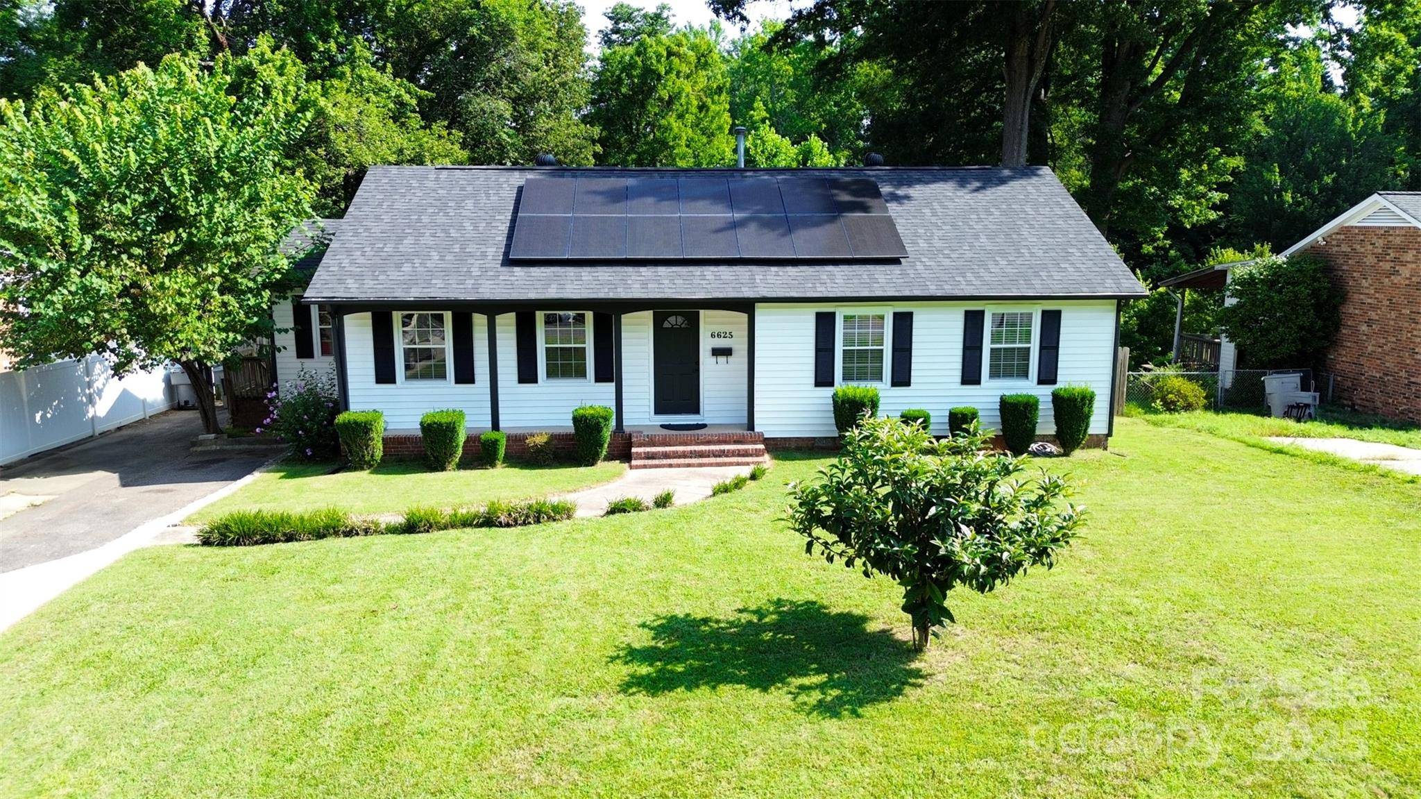 6625 Somersworth DR, Charlotte, NC 28215